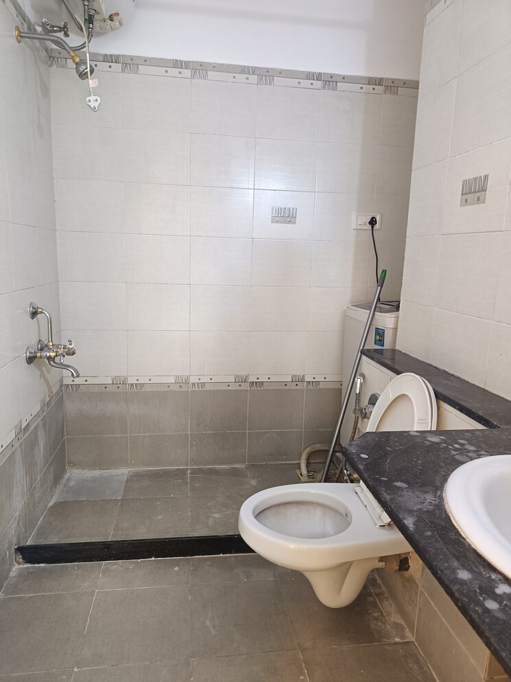 Bathroom, konark-splendour 2 Bedroom 1200 Sq.Ft. Apartment In Kalyani Nagar Pune 8912769