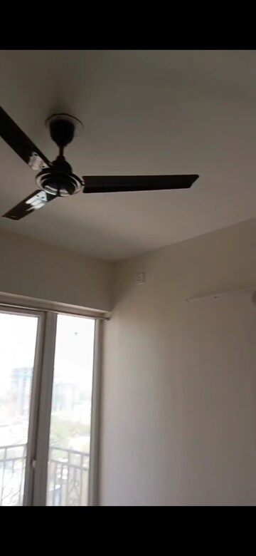 Room in 2.5 BHK Apartment at Signature Global Golf Greens, Sector 79 – for Rent