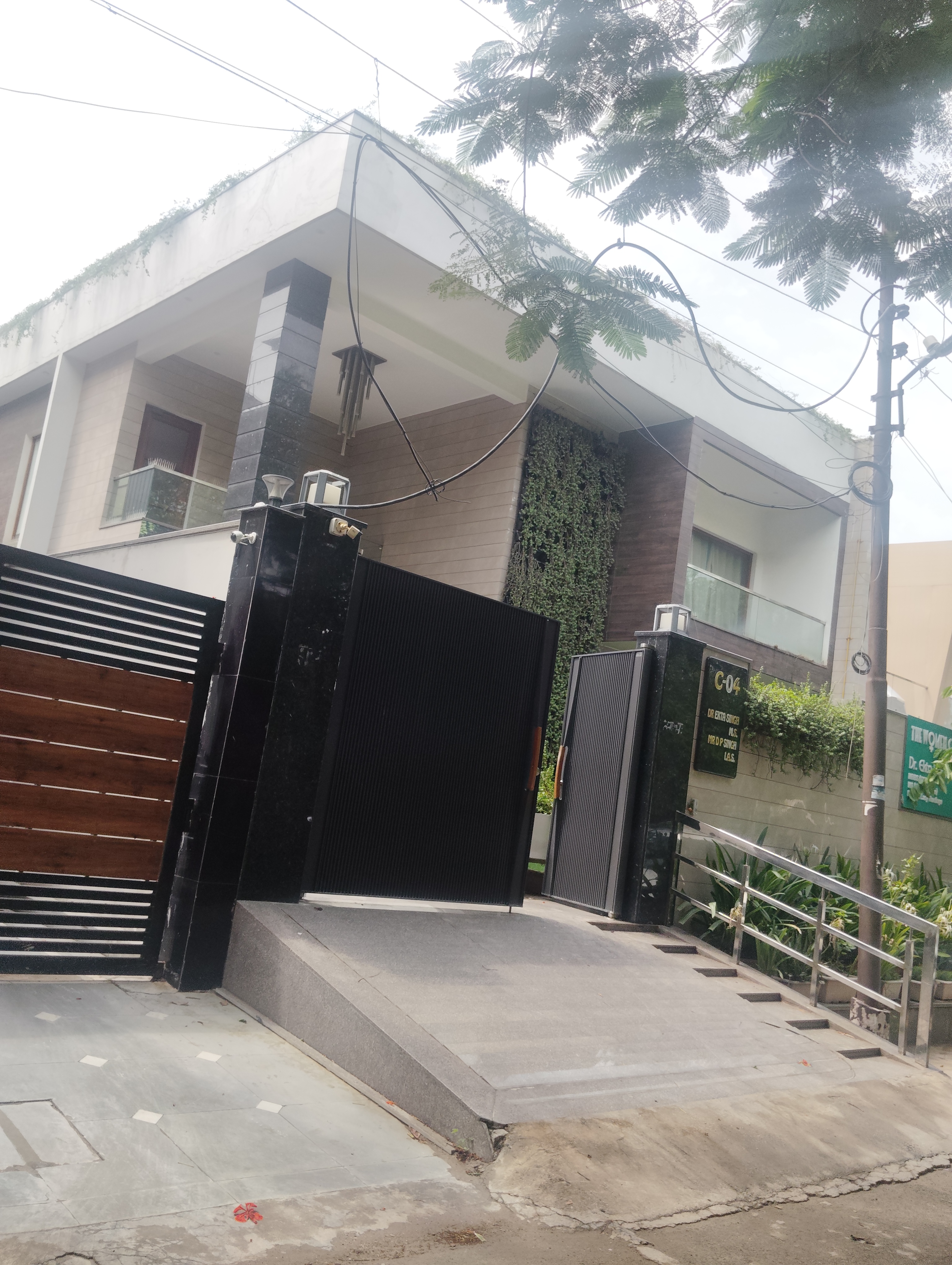 6+ BHK + Extra Room Independent House For Sale in Sector 11
