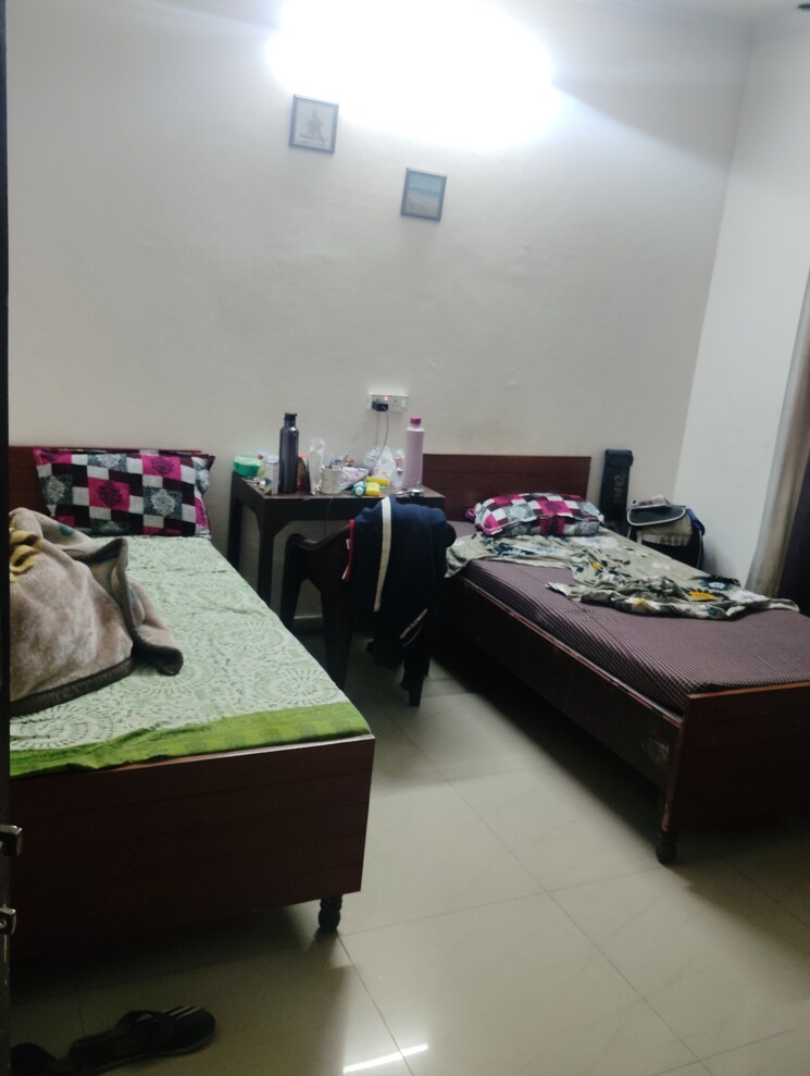 Bedroom, sector 11 6+ Bedroom 200 Sq.Mt. Independent House In Sector 11 Noida 8912781