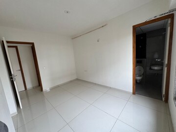 Room in 3 BHK Apartment at Shela – for Rent