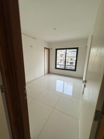 Room in 3 BHK Apartment at Shela – for Rent