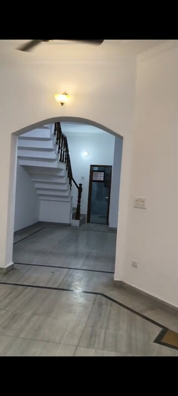 3 BHK Independent House For Rent in JakhaN-Rajpur Road