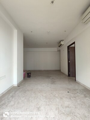 Room in 3 BHK Apartment at Lodha Sterling, Kolshet Road – for Sale