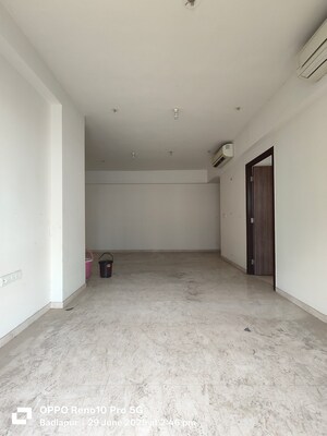 Room in 3 BHK Apartment at Lodha Sterling, Kolshet Road – for Sale