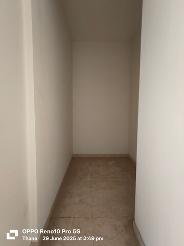 Room in 3 BHK Apartment at Lodha Sterling, Kolshet Road – for Sale