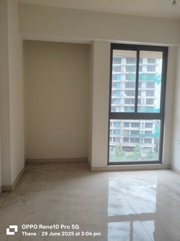 Room in 3 BHK Apartment at Lodha Sterling, Kolshet Road – for Sale