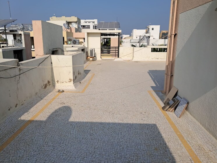 Terrace, science city 3 Bedroom 240 Sq.Yd. Penthouse In Science City Ahmedabad 8912885