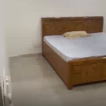 Room in 4 BHK Independent House at Super MIG, Sector 92 – for Rent