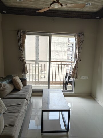 Living Room in 1.5 BHK Apartment at Metropolis Aquaris Phase 2, Kasarvadavali – for Sale