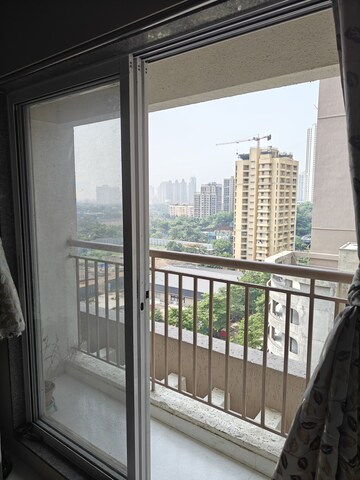 Balcony in 1.5 BHK Apartment at Metropolis Aquaris Phase 2, Kasarvadavali – for Sale