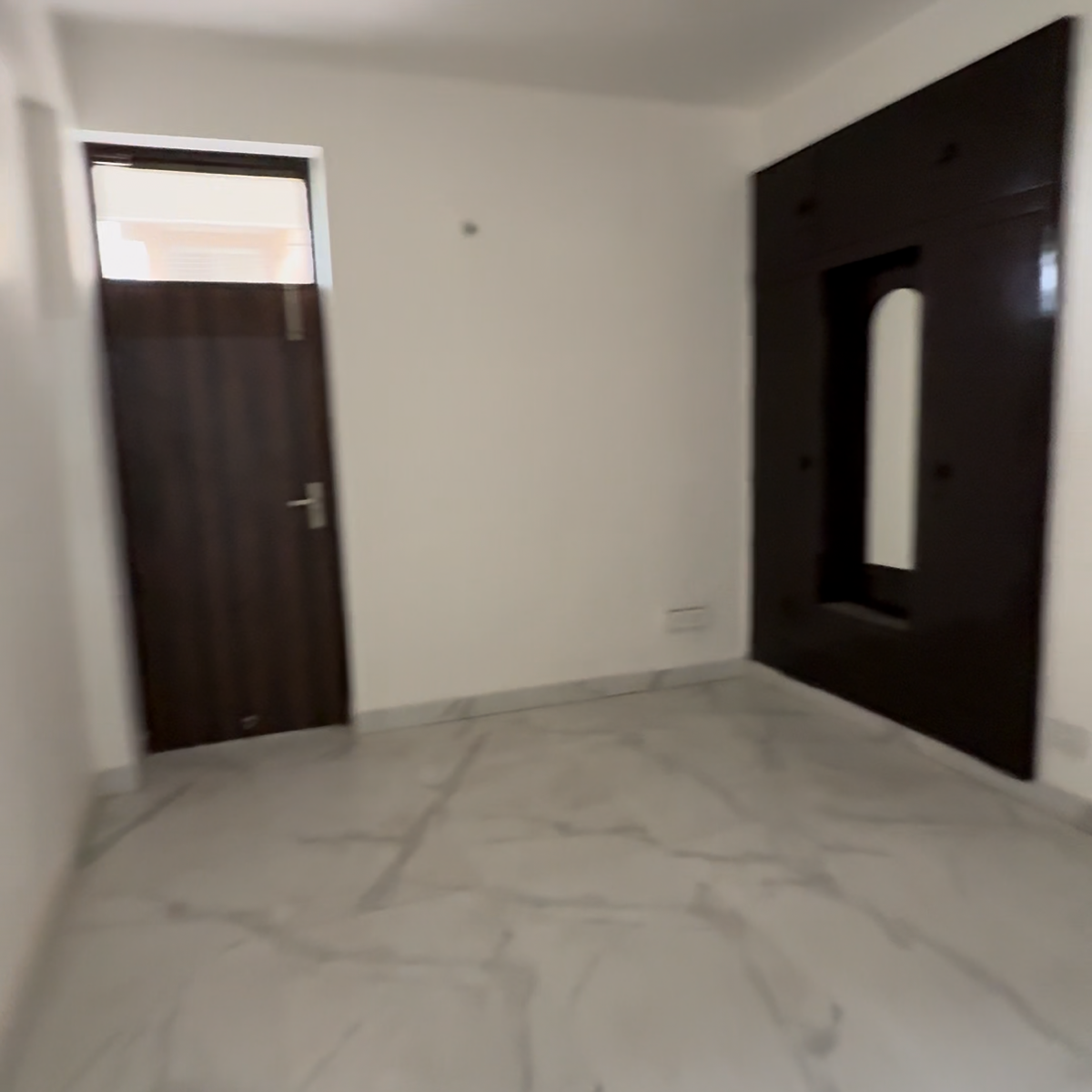 3.5 BHK + Servant Room Apartment For Sale in Om Satyam Apartment, Sect