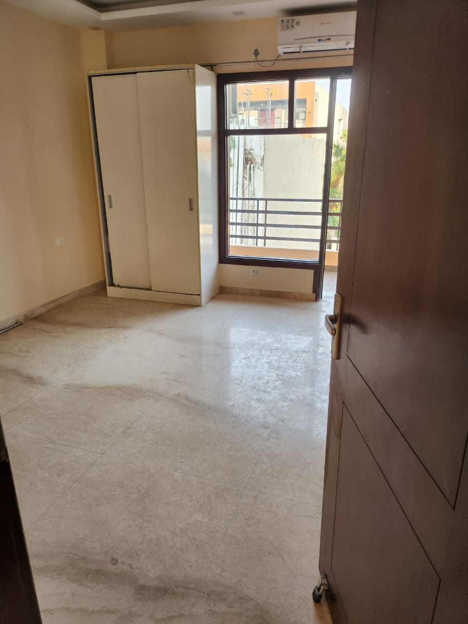 3 BHK + Servant Room 1600 Sq.Ft. Builder Floor in Ansal Plaza Sector-23