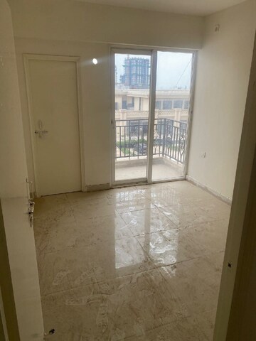 Room in 2.5 BHK Apartment at Signature Global Golf Greens, Sector 79 – for Rent