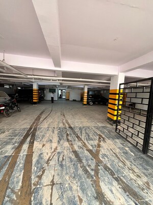 Parking in 3 BHK Builder Floor at Sector 4 Greater Noida – for Sale