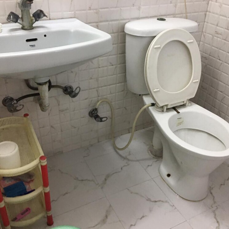 Bathroom, rwa-apartments-sector-37 2 Bedroom 1500 Sq.Ft. Apartment In Arun Vihar Noida 8912991