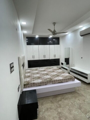Bedroom in 1 BHK Builder Floor at DLF Atria, Dlf Phase ii – for Rent