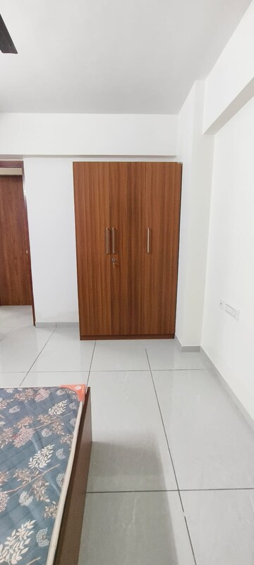 Furnished Amenities in 3 BHK Apartment at Shela – for Rent