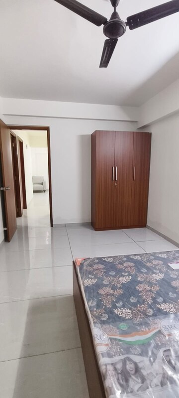 Room in 3 BHK Apartment at Shela – for Rent