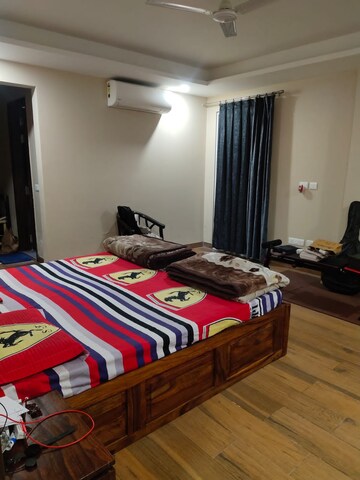 Bedroom in 3 BHK Builder Floor at Sector 43 – for Rent