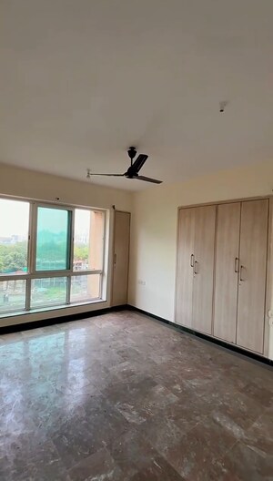 Room in 3 BHK Apartment at Hiranandani Meadows, Manpada – for Sale