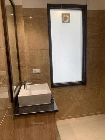 Furnished Amenities in 4 BHK Builder Floor at South City 1 – for Rent