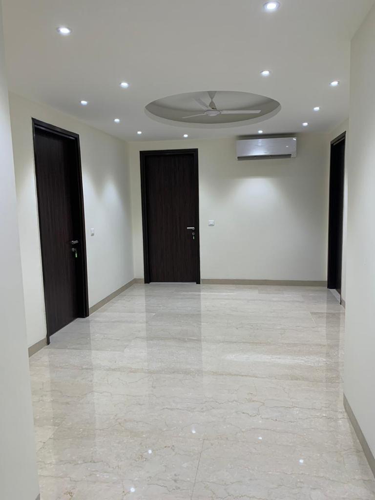 4 BHK + Servant Room Builder Floor For Rent in South City 1