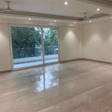 Room in 4 BHK Builder Floor at South City 1 – for Rent