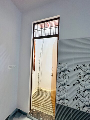 Bedroom in 2 BHK Independent House at Jankipuram – for Rent