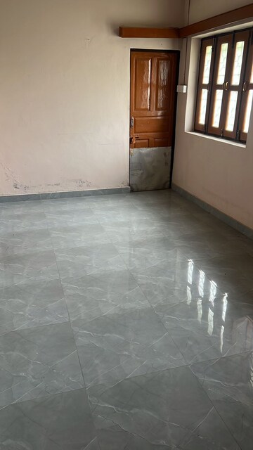 Room in 2 BHK Independent House at Mahanagar – for Rent