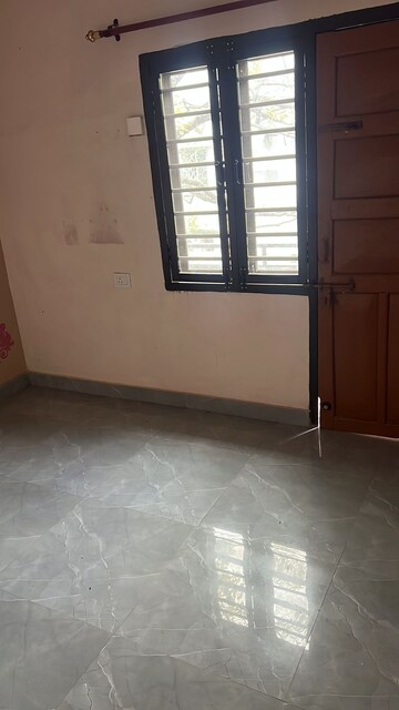 Room in 2 BHK Independent House at Mahanagar – for Rent