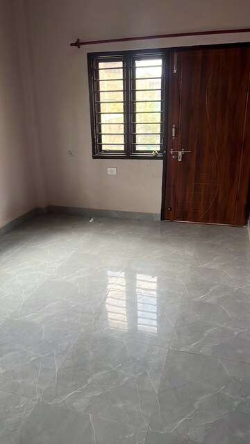 Room in 2 BHK Independent House at Mahanagar – for Rent