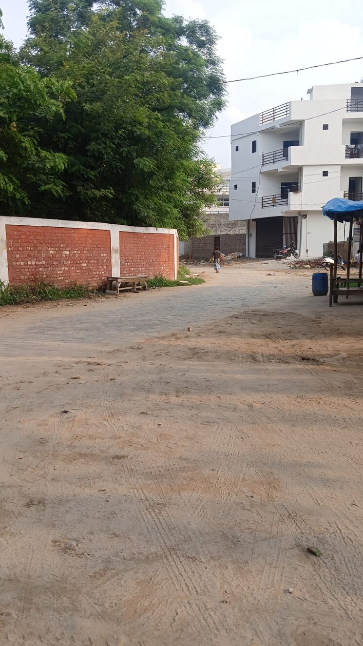  Parking, unitech-the-residences-sector-33 Commercial Warehouse 6000 Sq.Ft. In Sector 33 Gurgaon 8913186