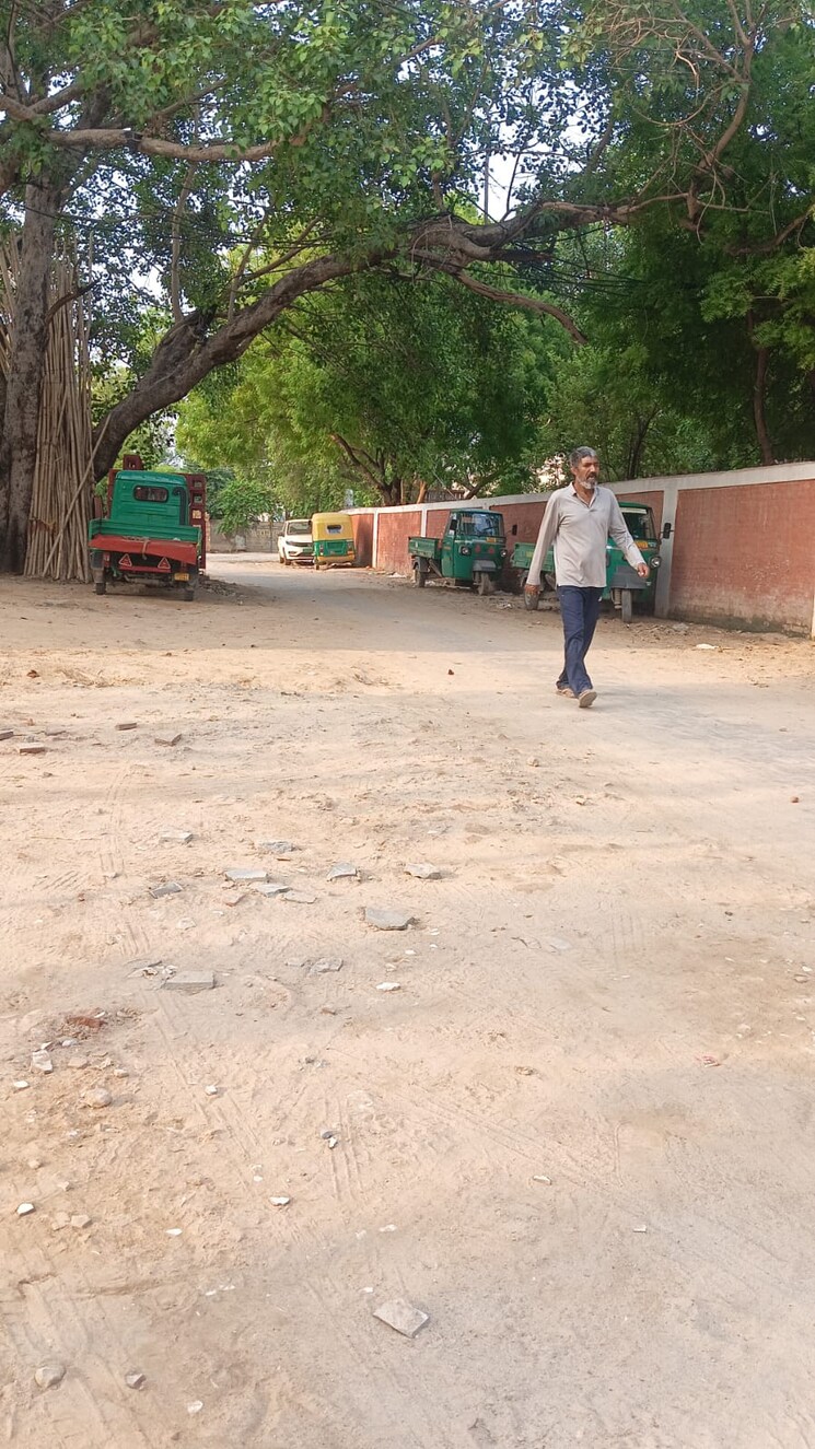  Parking, unitech-the-residences-sector-33 Commercial Warehouse 6000 Sq.Ft. In Sector 33 Gurgaon 8913186