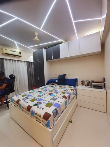 Bedroom in 2 BHK Apartment at Gabadia Heights, Kandivali West – for Rent