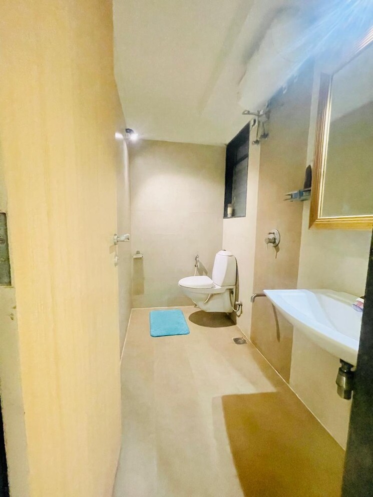 Bathroom, juhu 2 Bedroom 900 Sq.Ft. Apartment In Juhu Mumbai 8913122