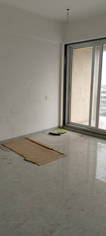Room in 3 BHK Apartment at Seawoods Sector 40 – for Rent