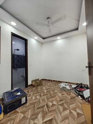 Bedroom in 2 BHK Builder Floor at Govindpuri – for Rent