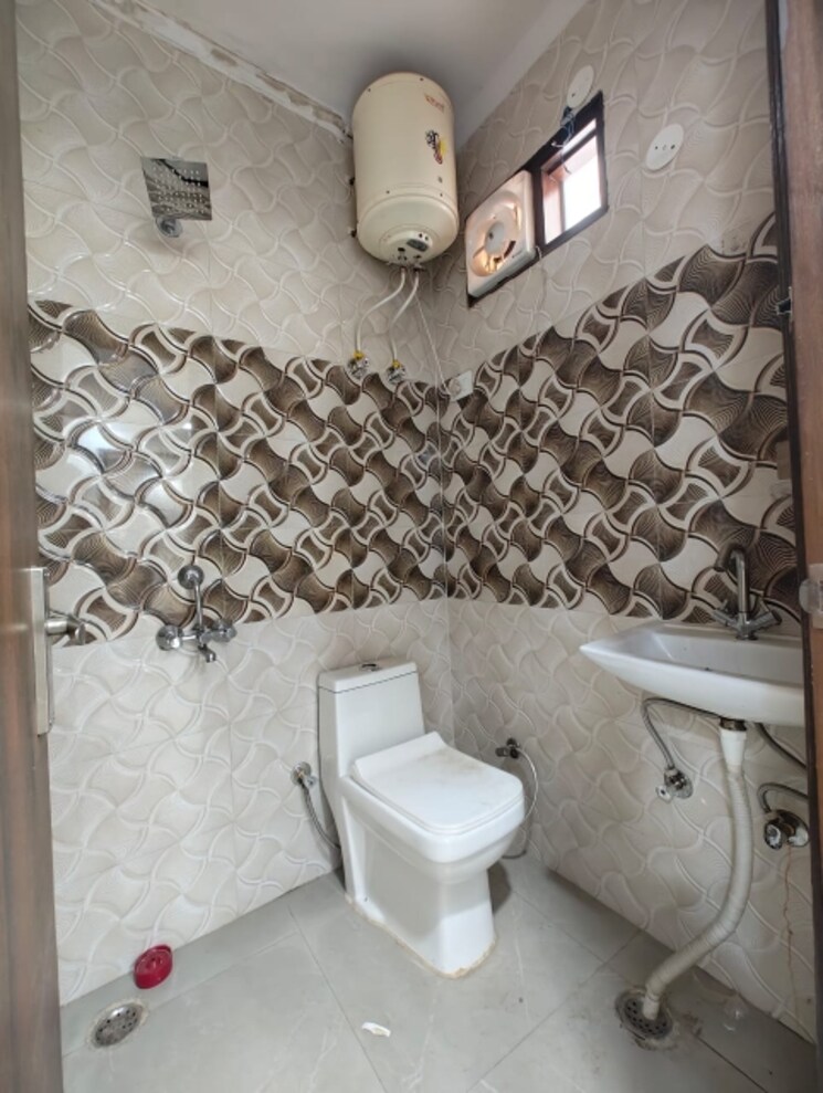 Bathroom, govindpuri 2 Bedroom 550 Sq.Ft. Builder Floor In Govindpuri Delhi 8913285