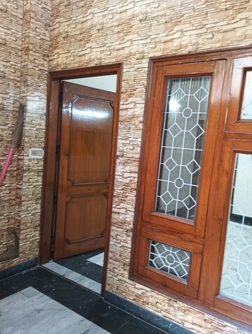 Furnished Amenities in 2 BHK Builder Floor at Lajpat Nagar I – for Rent