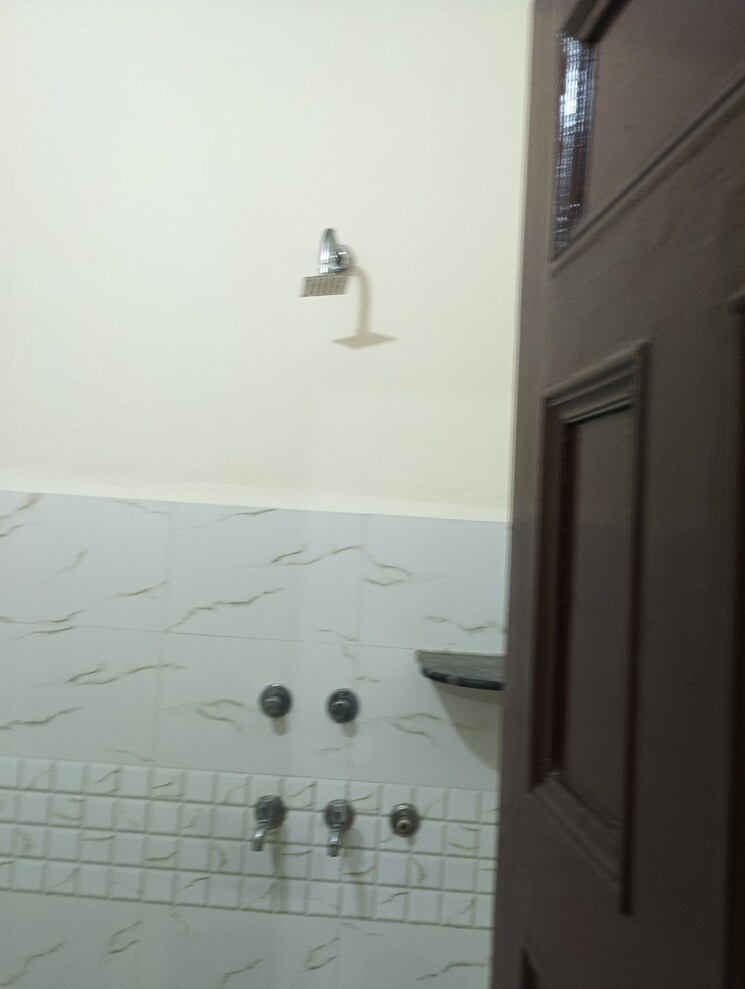 Bathroom, lajpat nagar i 2 Bedroom 900 Sq.Ft. Builder Floor In Lajpat Nagar I Delhi 8913297