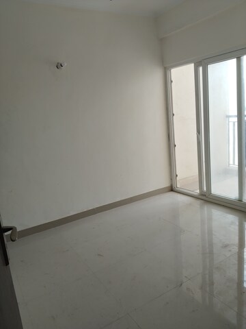 Room in 3 BHK Apartment at Amrapali Terrace Homes, Tech Zone 4 Greater Noida – for Rent