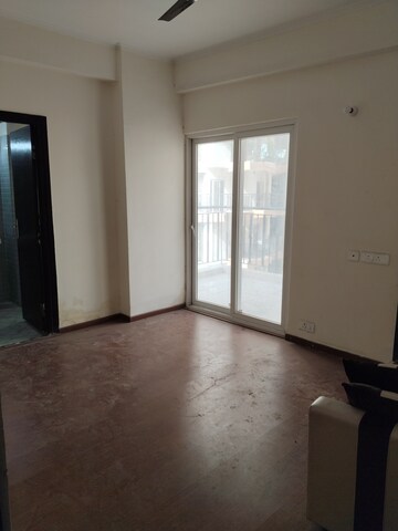 Room in 3 BHK Apartment at Amrapali Terrace Homes, Tech Zone 4 Greater Noida – for Rent