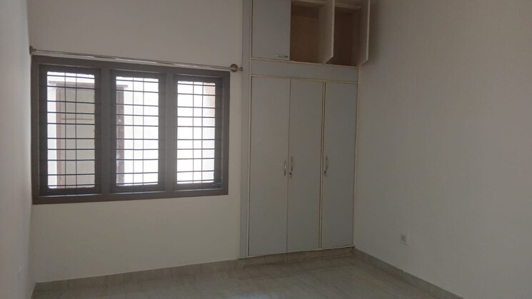 Room, kolshet road 2 Bedroom 1000 Sq.Ft. Apartment In Kolshet Road Thane 8913282