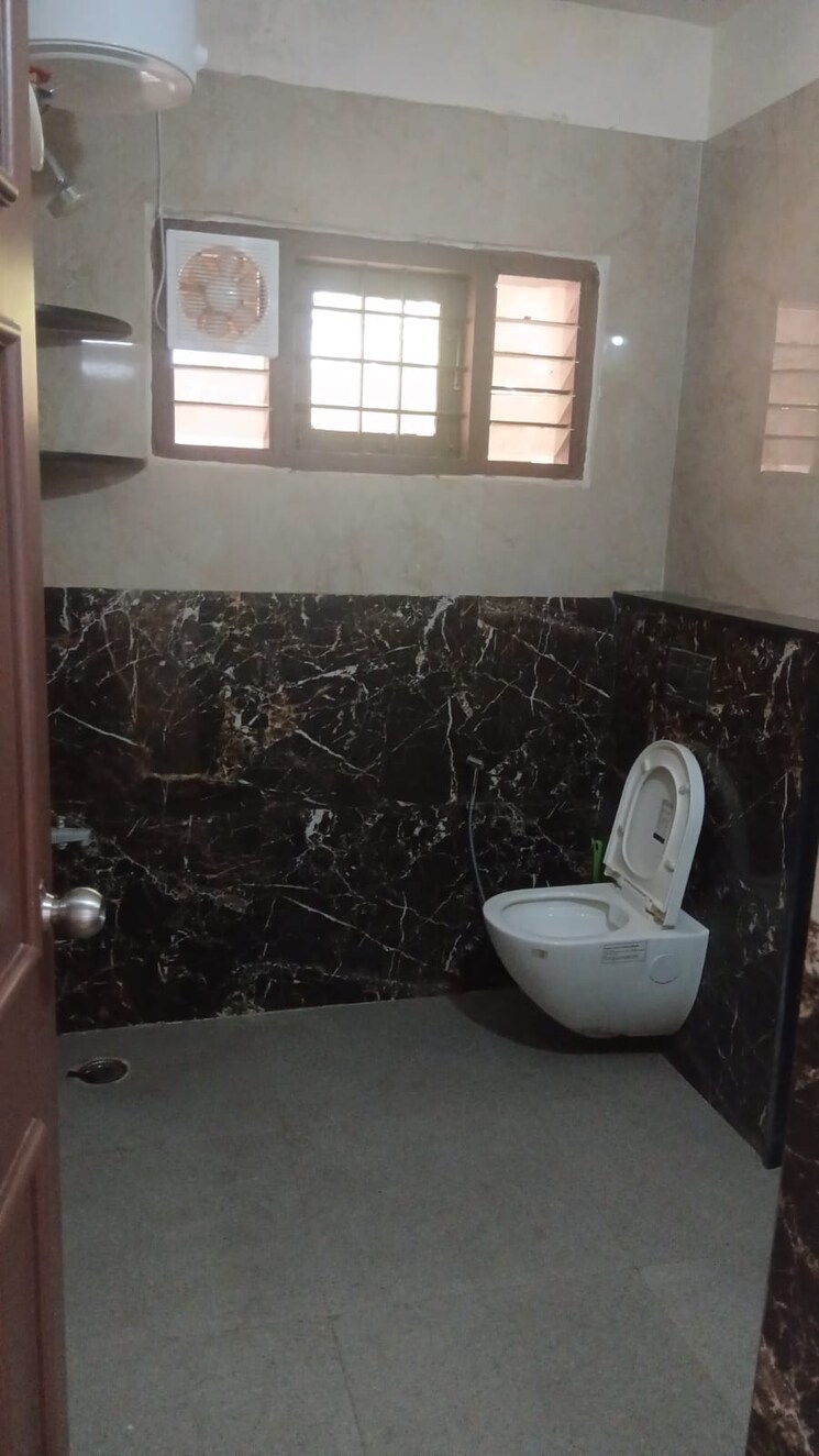 Bathroom, kolshet road 2 Bedroom 1000 Sq.Ft. Apartment In Kolshet Road Thane 8913282