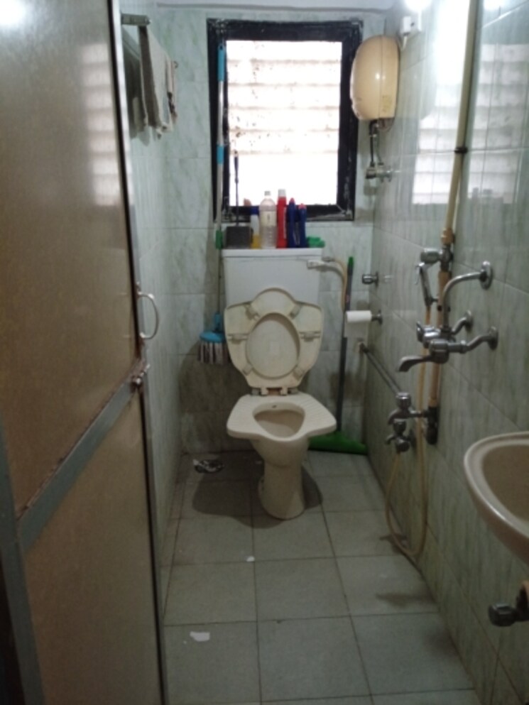 Bathroom, andheri west 1 Bedroom 375 Sq.Ft. Apartment In Andheri West Mumbai 8913335