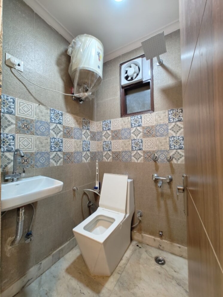 Bathroom, govindpuri 2 Bedroom 550 Sq.Ft. Builder Floor In Govindpuri Delhi 8913355