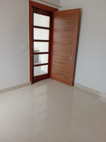 Room in 2 BHK Builder Floor at Sector 18 – for Rent