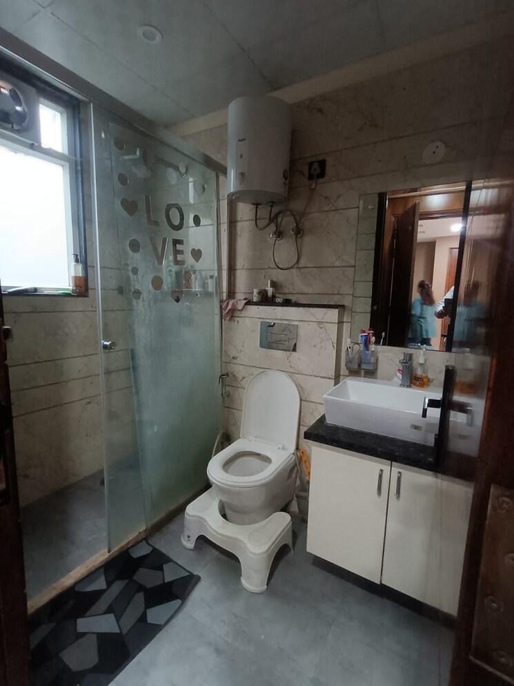 Bathroom, sushant lok i 6+ Bedroom 6000 Sq.Ft. Independent House In Sushant Lok I Gurgaon 8913354