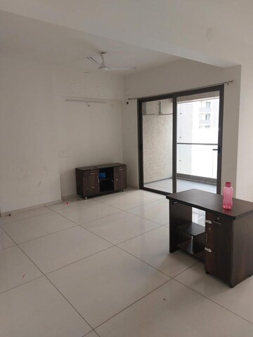Room in 4 BHK Apartment at Goyal Riviera Springs, Shela – for Rent
